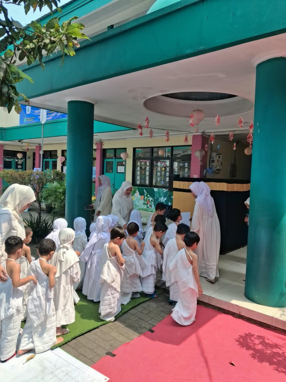 Kenalkan Rukun Islam Sejak Dini, KB-TK Lab School FIP UMJ Belajar Manasik Haji