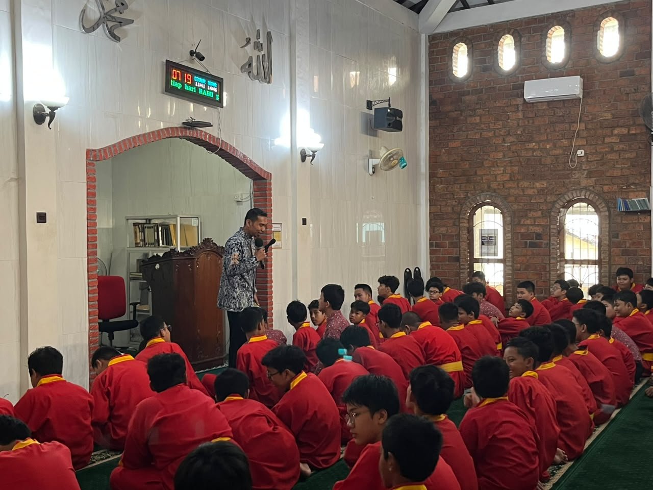 Dari Hafalan Menjadi Amalan, Semangat One Week One Hadits di SMP Lab School FIP UMJ