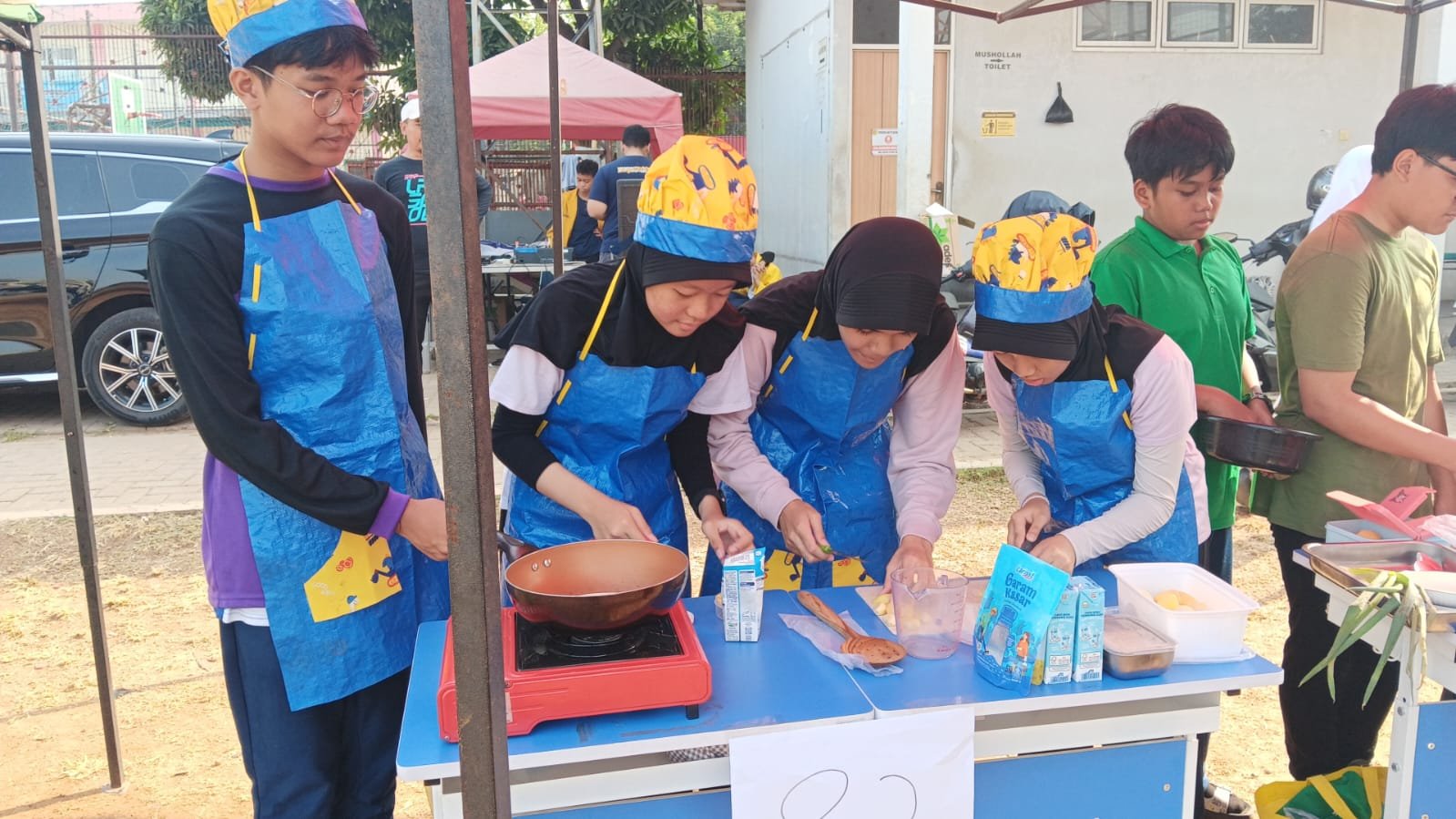 Seru dan Kreatif! Siswa SMP Lab School FIP UMJ Unjuk Kebolehan dalam kegiatan Labs Cook