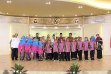 PENAMPILAN ANGKLUNG SD LABSCHOOL FIP UMJ DALAM ACARA PEMBUKAAN PENGKAJIAN PP MUHAMMADIYAH